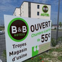 Panneau-avec-adhsif-dcoup